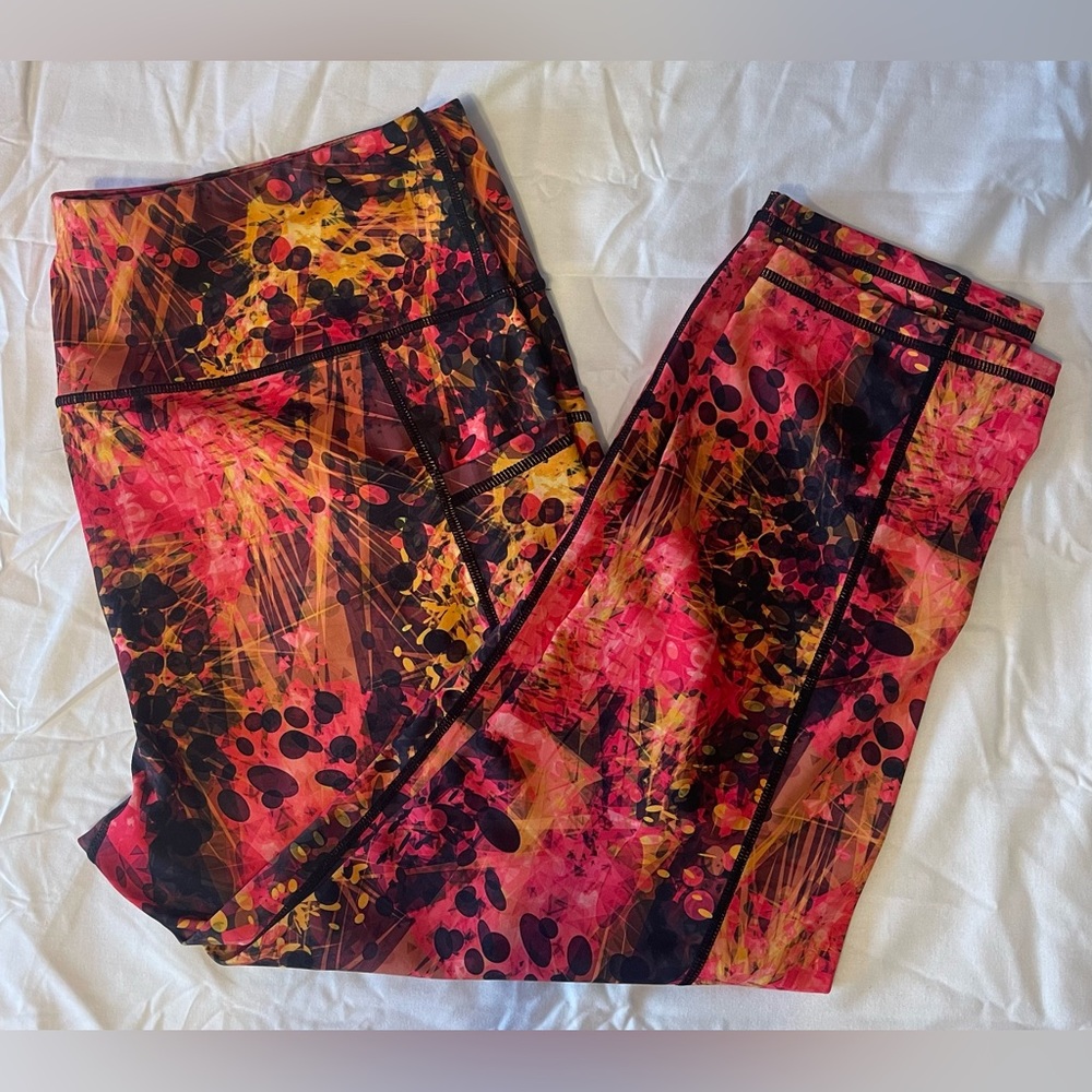 NWOT CVG XL Volcano Capris